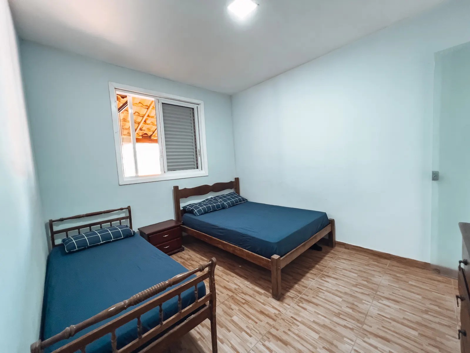Quarto 3 — duas camas de solteiro com enxoval completo incluído