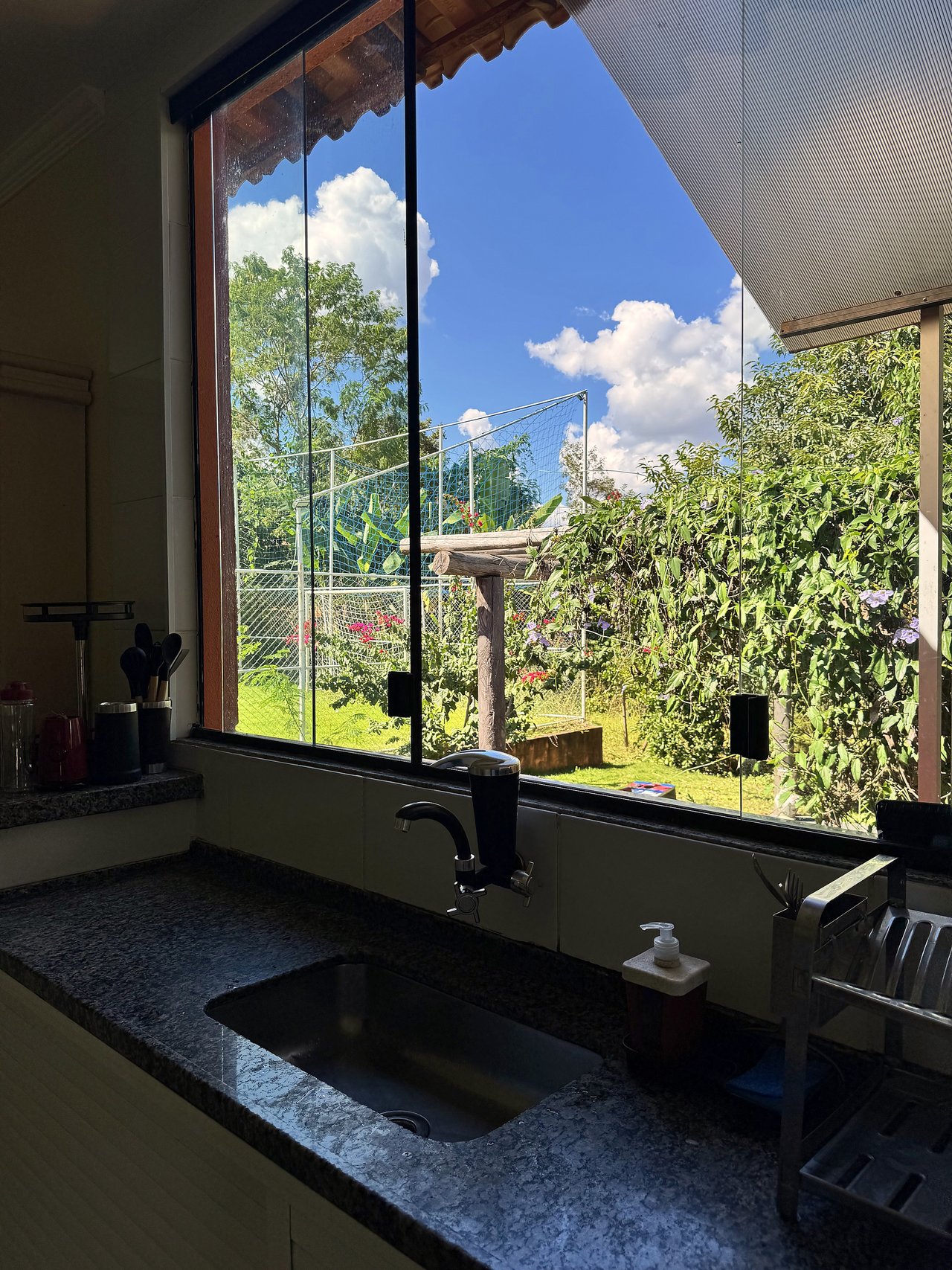 Cozinha completa do Sítio Recanto dos Ipês