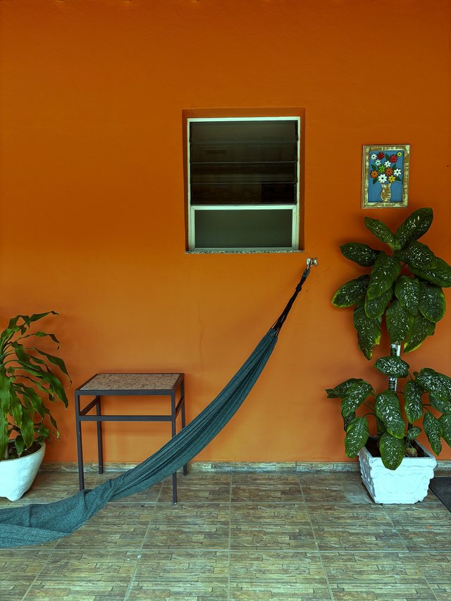 Exterior — Área coberta com mesa e cadeiras
