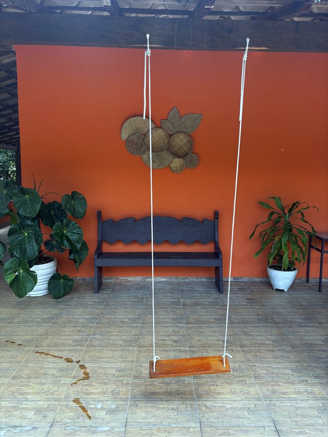 Exterior — Fachada com paredes terracota
