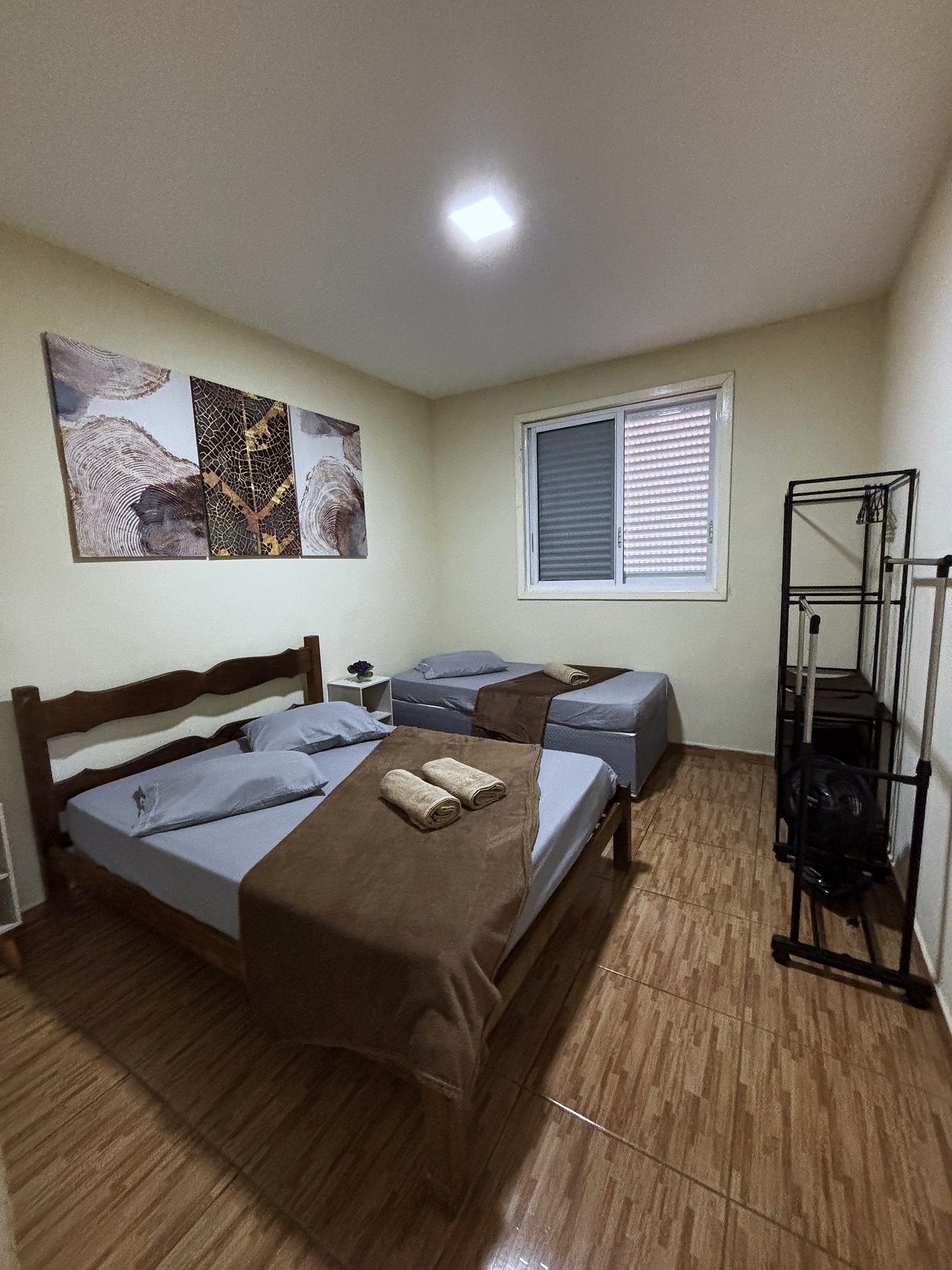 Quarto 3 — duas camas de solteiro com enxoval completo incluído