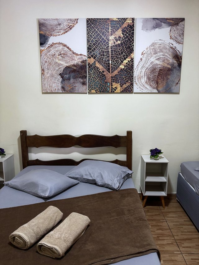 Quarto Rústico — Segunda cama junto à janela