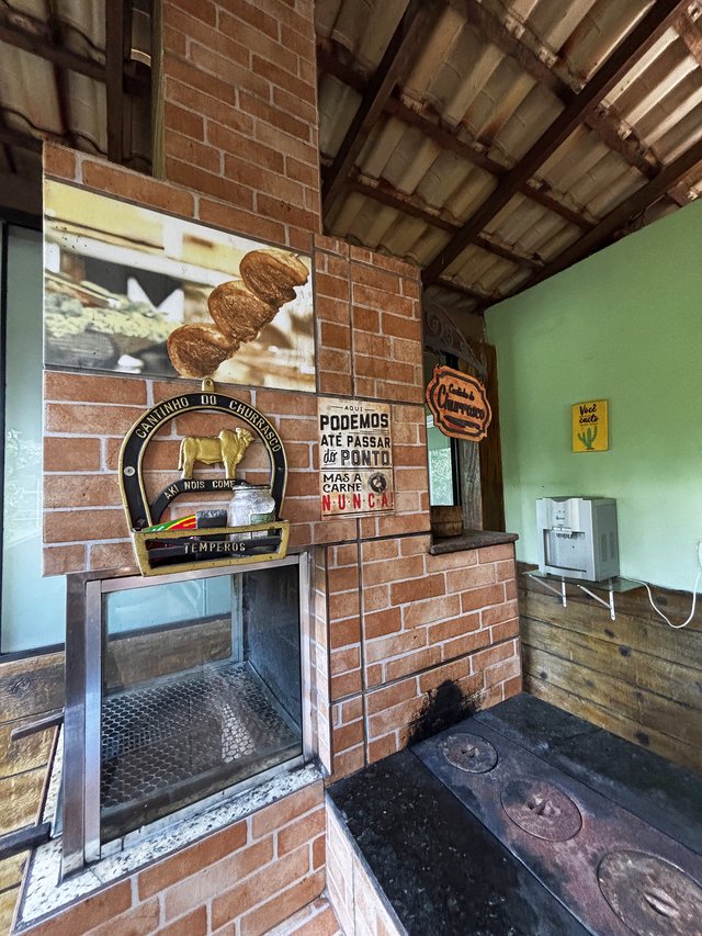 Rancho — Estrutura de madeira do telhado