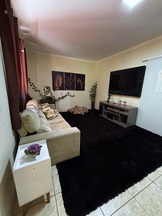 Sala de Estar — Vista pela entrada com porta de vidro