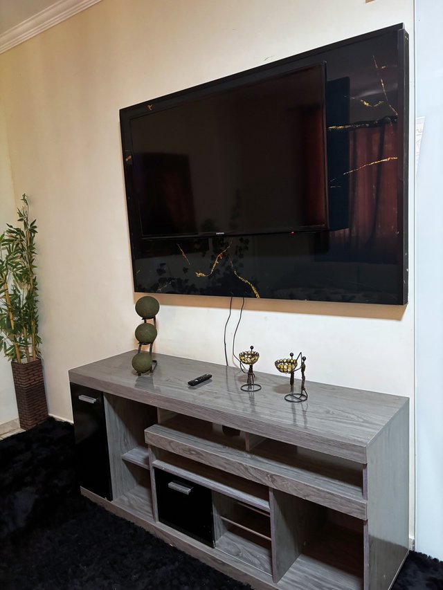Sala de Estar — Janela com cortina e luz natural
