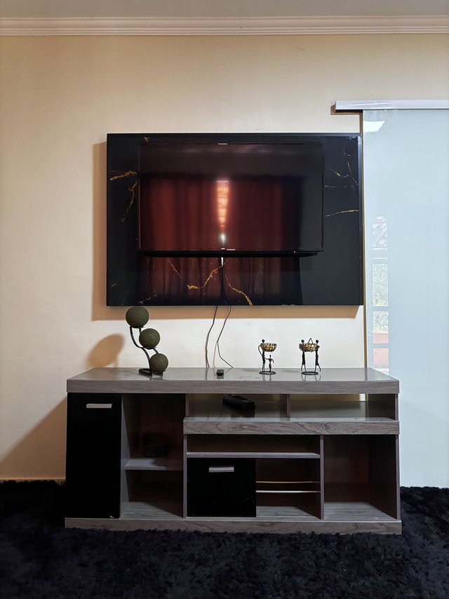 Sala de Estar — Poltrona com lateral em madeira