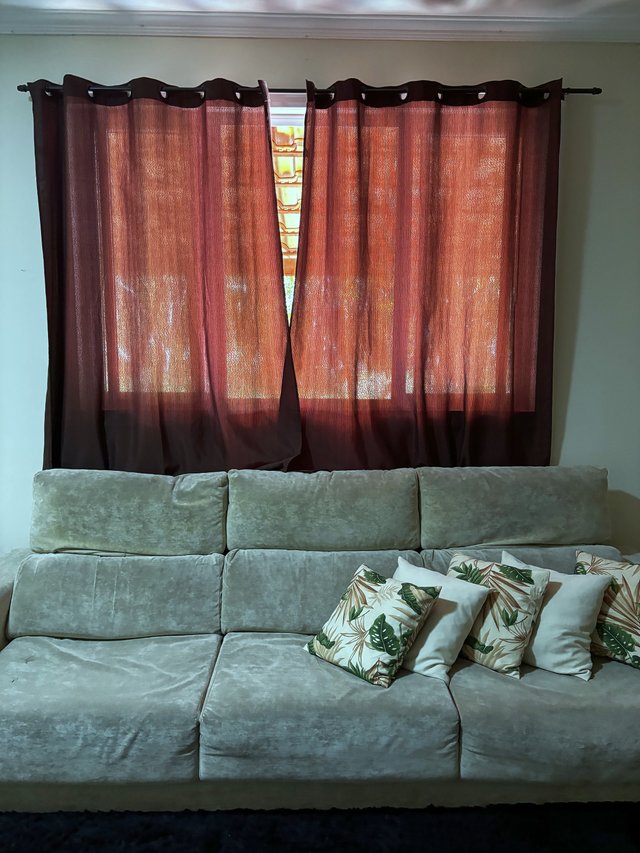 Sala de Estar — Espaço aberto com decoração em tons neutros