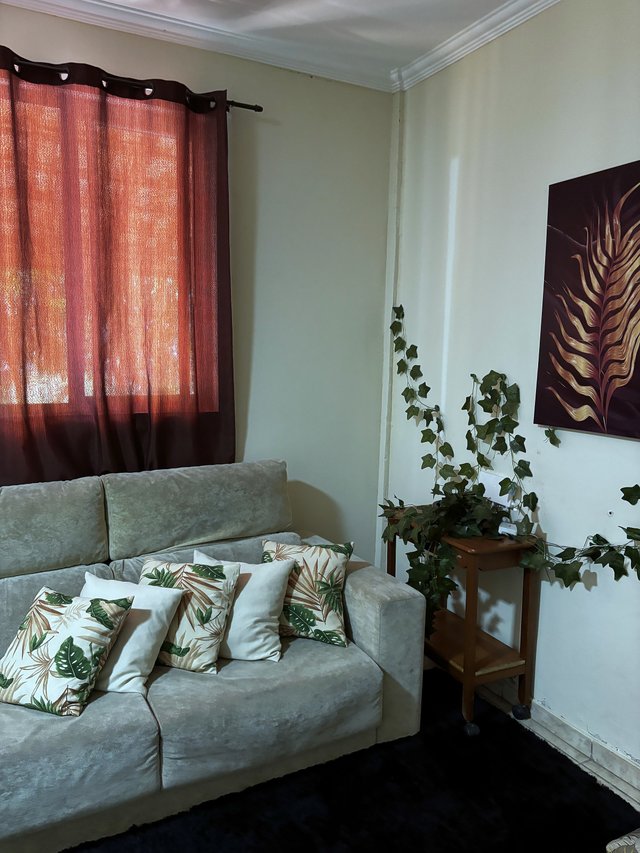 Sala de Estar — Canto com plantas e luminária